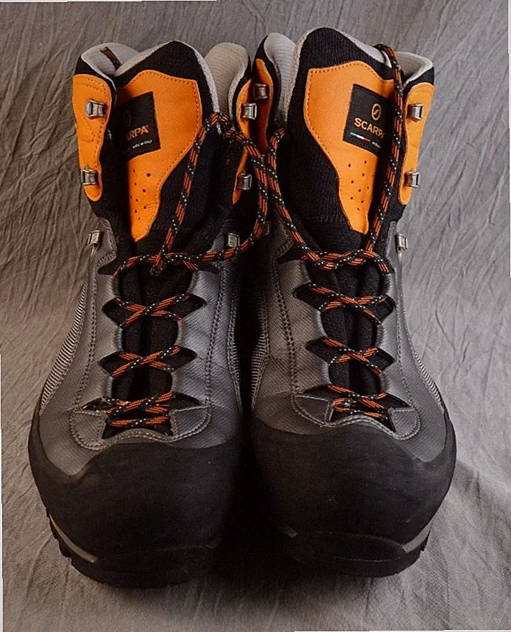 Mens Charmoz Pro GTX Mountaineering boots Size 48, Excellent Condition